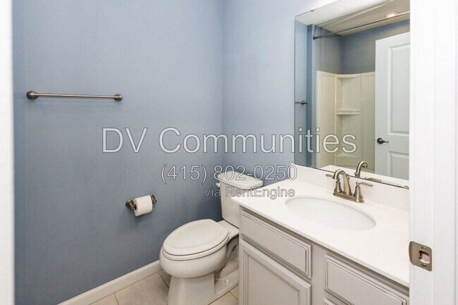 Building Photo - 7226 Hillsview Dr