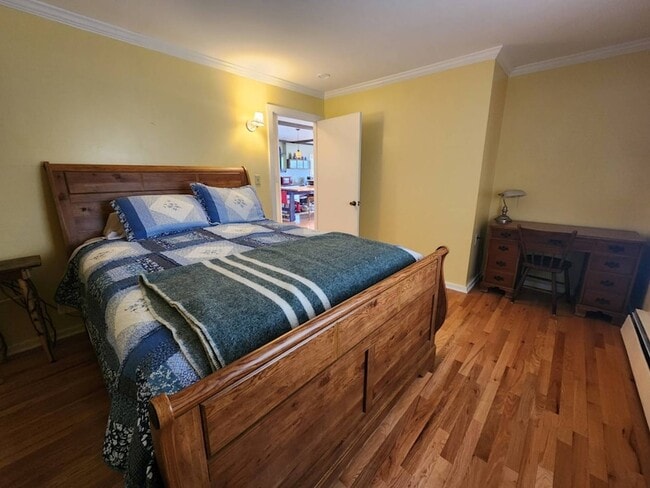 Building Photo - 832 W Fulton Rd