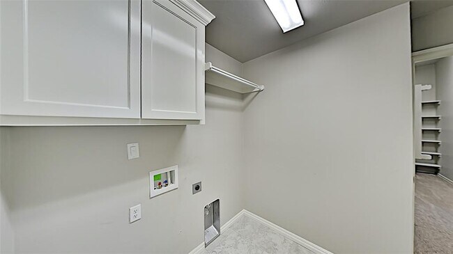 Building Photo - 6224 Beverly Hills Dr