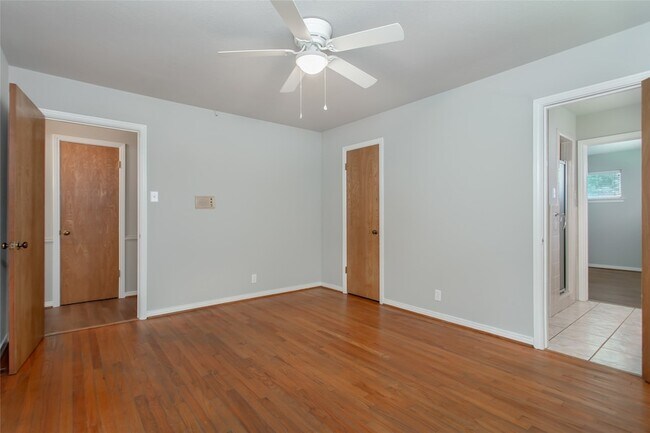 Building Photo - 6105 E University Blvd