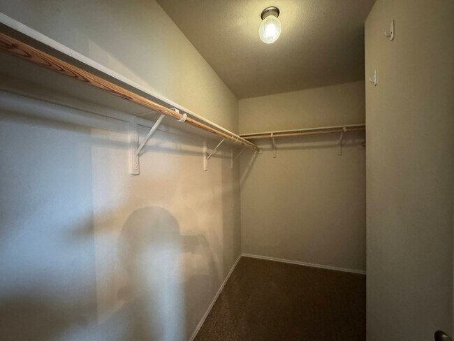 Building Photo - 6908 Golden Oak Ln