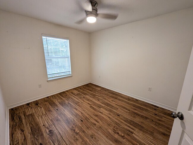 Building Photo - 1020 Freeport Ct