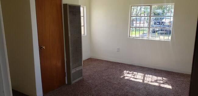 Building Photo - 160 S Maryland St