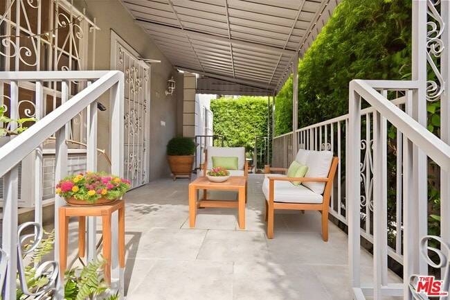 Building Photo - 117 Kings Rd