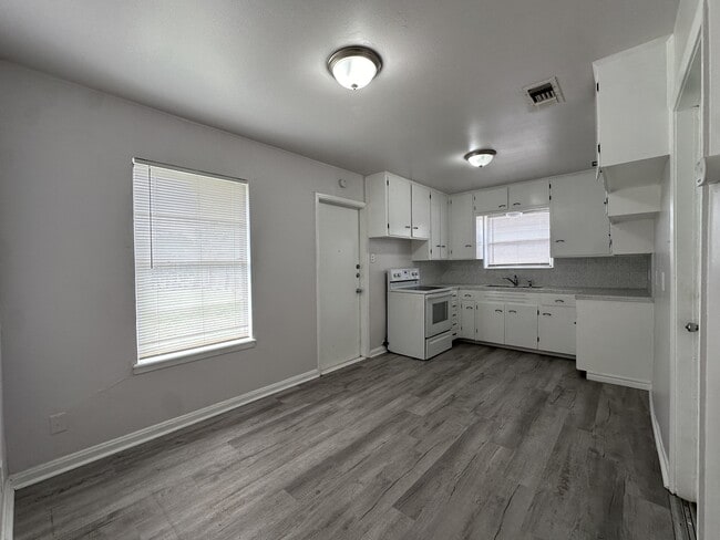 Building Photo - 5813 Norvel Dr