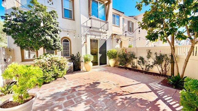 Building Photo - Beautiful, Like New, End Unit Condo in Resort Like Living Community off Temecula's South 79!