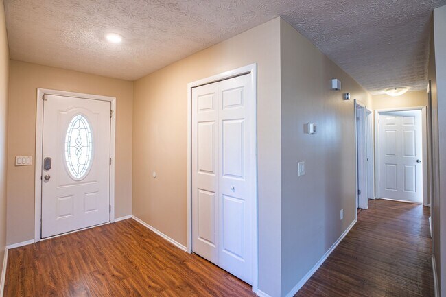 Building Photo - Great Rental in Heritage South!