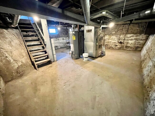 Building Photo - Spacious single family home in Independenc...