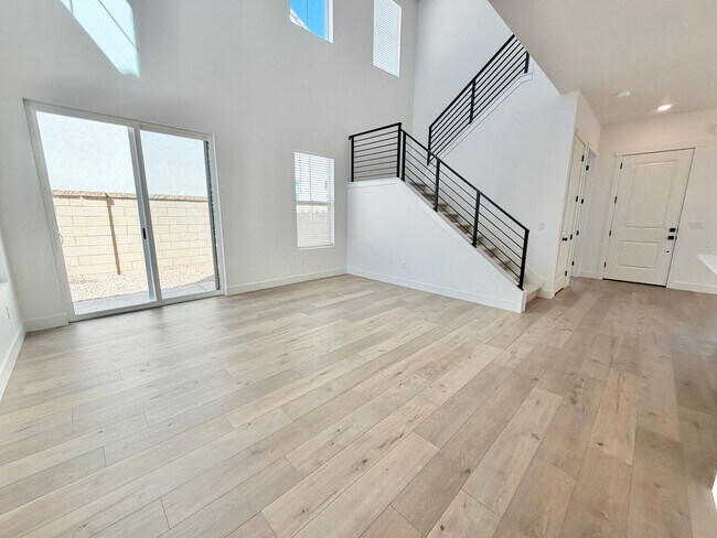 Building Photo - Desert Color 4 Bed Home!