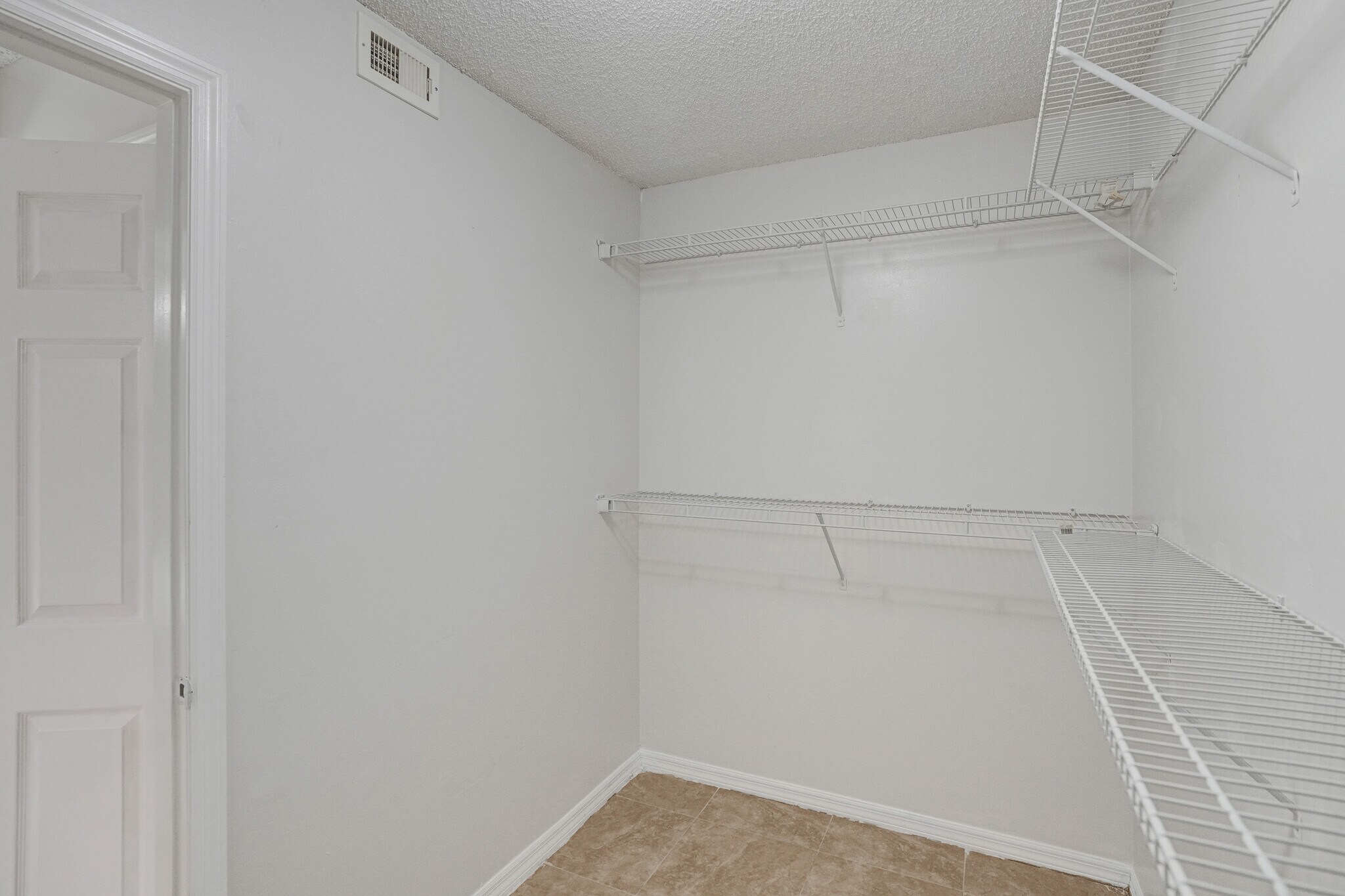 Building Photo - 447 NE 210th Circle Ter