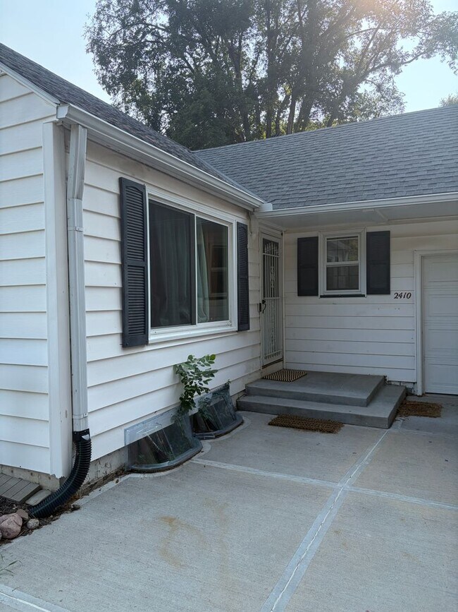Building Photo - Bellevue Home For Rent!