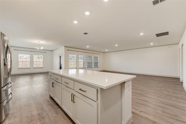 Building Photo - 335 Community Dr