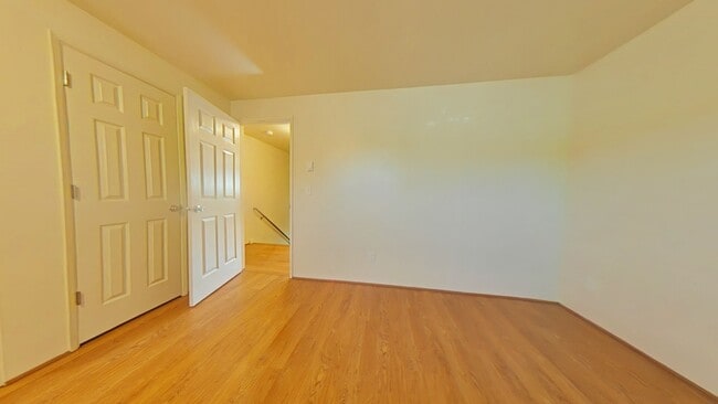 Building Photo - 2 Bedroom Duplex ~ Close to 9th Street ~ S...