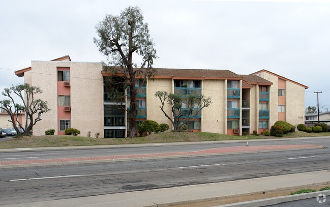 Primary Photo - 1100 Segerstrom Ave