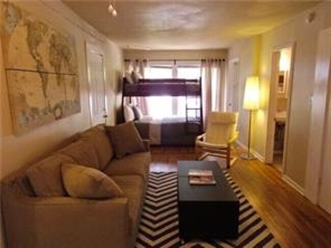 Building Photo - Available: Updated, spacious Tarrytown 4 bed / 4 bath, furnished or unfurnished