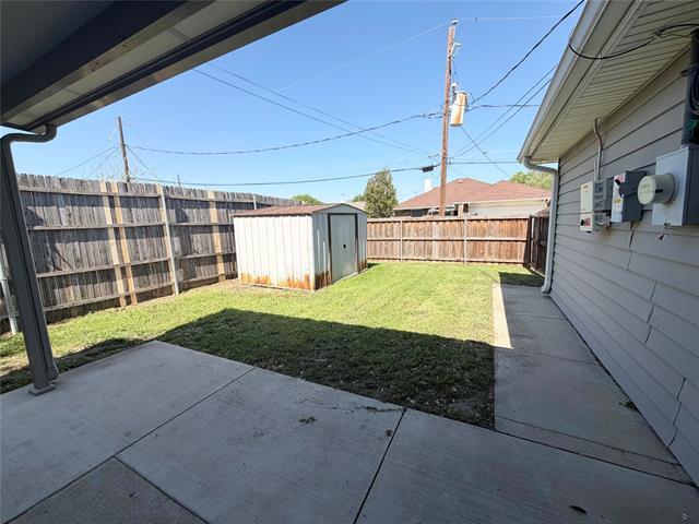 Building Photo - 805 Hillbrooke Dr