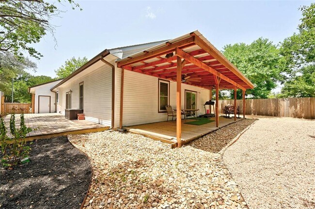 Building Photo - 3012 Rochelle Dr