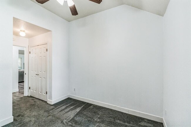 Building Photo - 409 Gina Dr