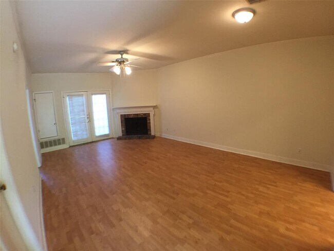 Building Photo - 2100 San Gabriel St