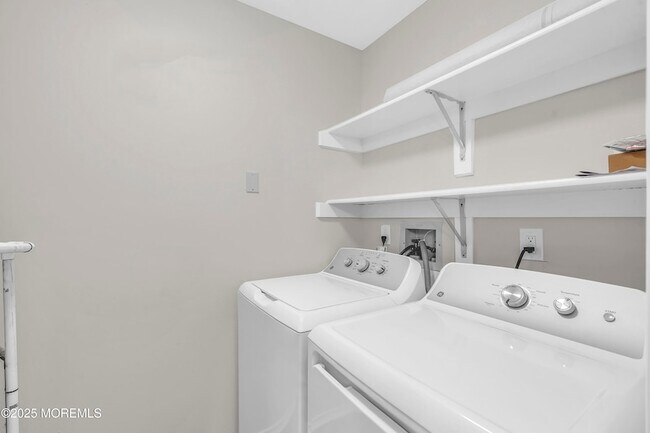 Building Photo - 50 Gimbel Pl