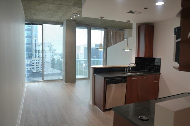Building Photo - 3324 Peachtree Rd