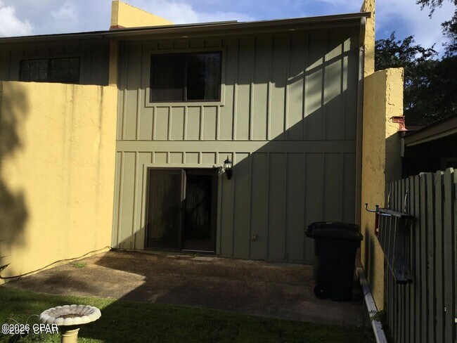 Building Photo - 1025 W 19th St