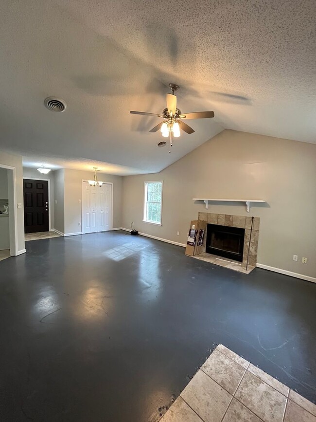 Building Photo - 3 Bed 3 Bath House