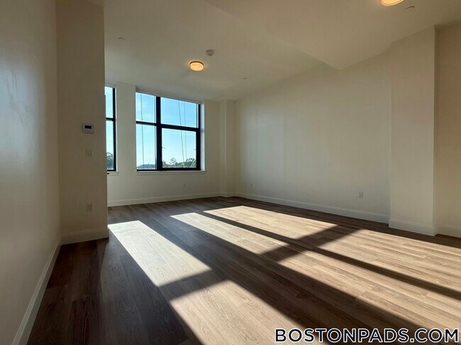 Building Photo - 1079 Commonwealth Ave