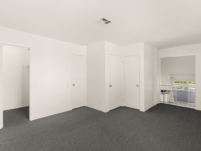 Building Photo - 1472 S Camino Real