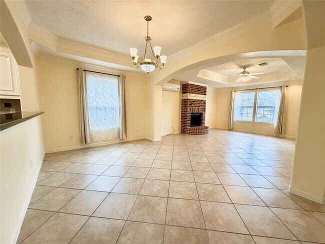 Building Photo - 6650 Roberson St