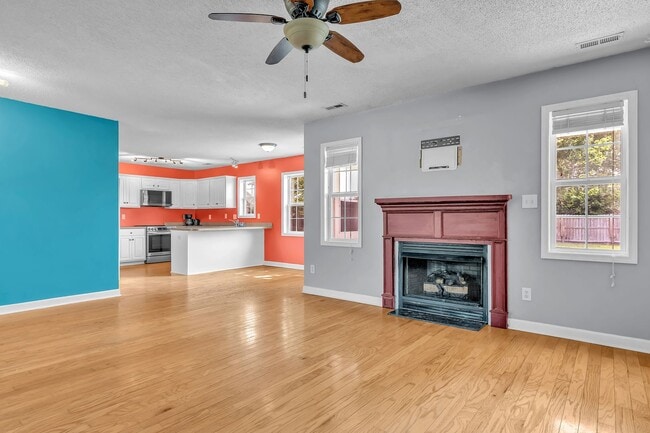 Building Photo - 403 Arabian Ln