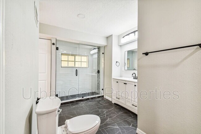Building Photo - 440 2nd St N
