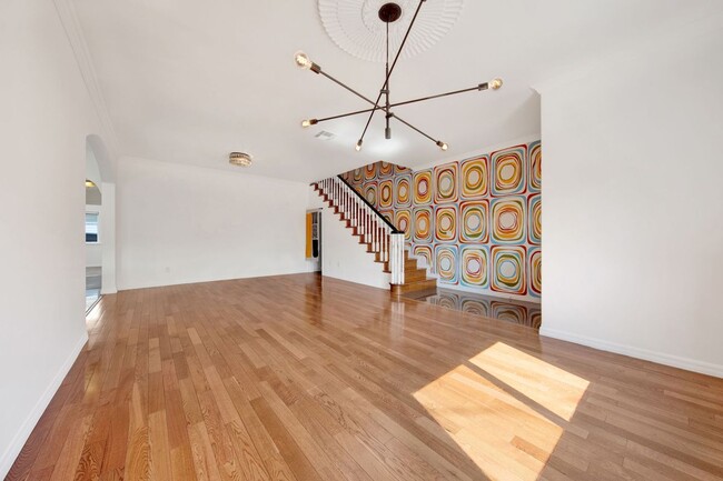 Building Photo - 552 N Madison Ave