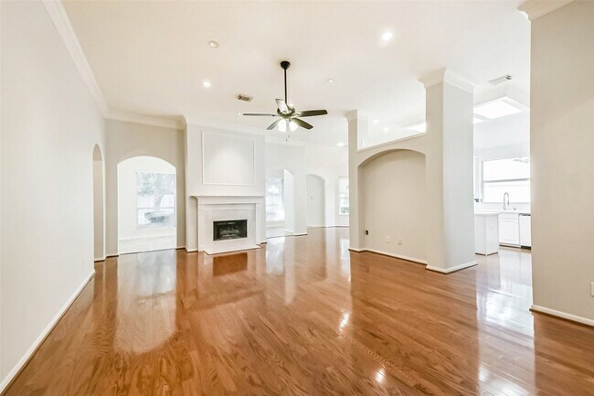 Building Photo - 14610 Farrawood Dr
