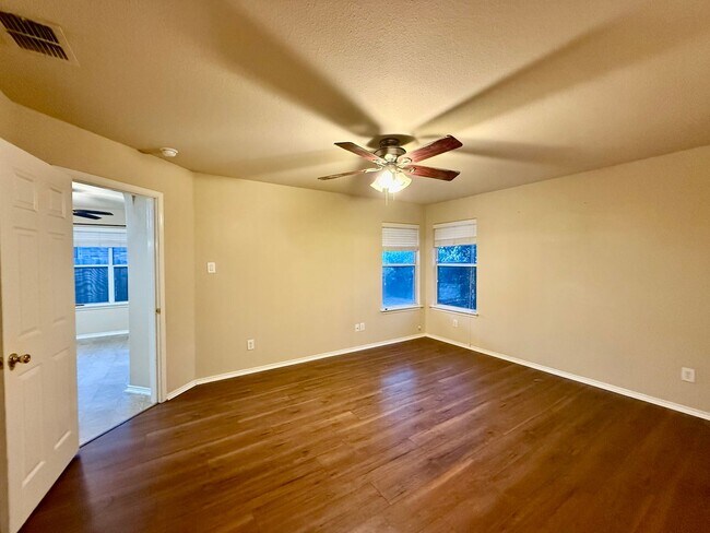 Building Photo - 346 Lucille