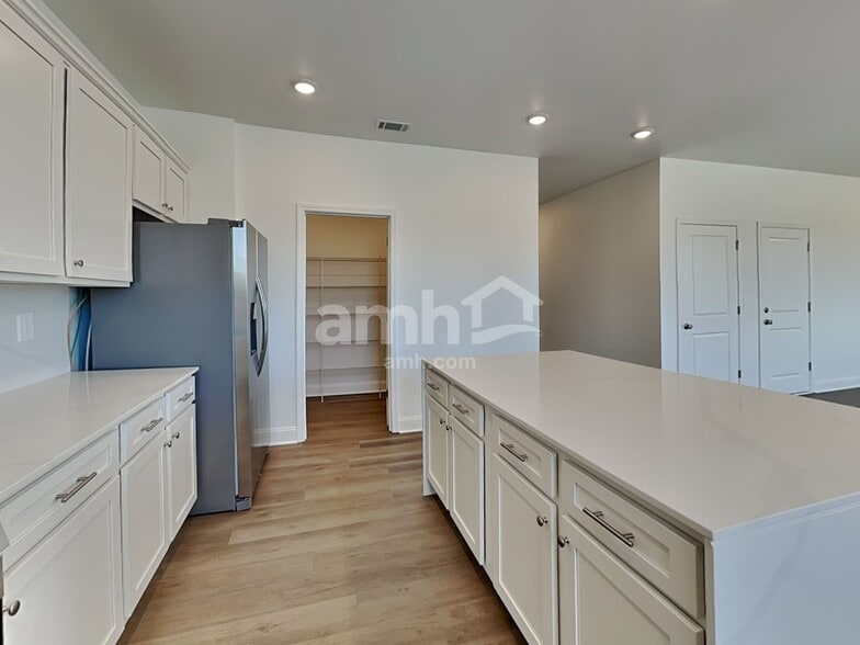 Building Photo - 338 Golucke Wy