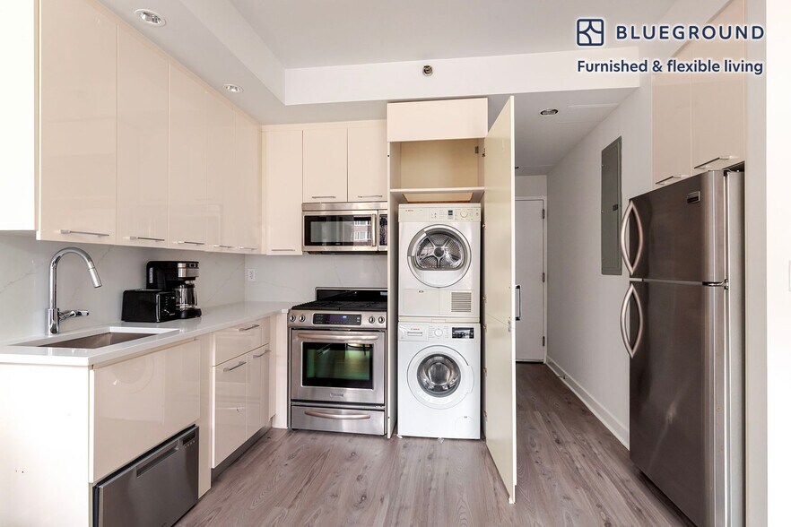 Building Photo - 49 E 34th St