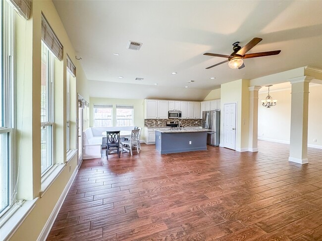 Building Photo - 3015 Gilford Ln