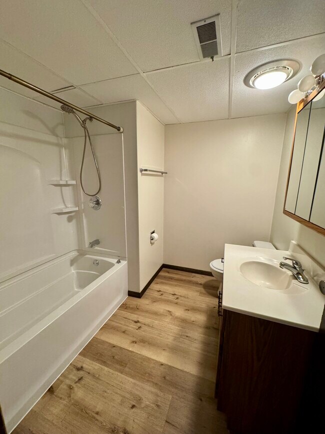 Building Photo - 104 E 9th Ave