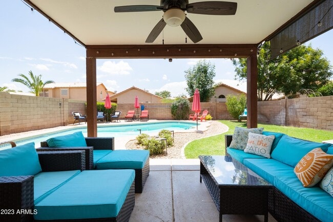 Building Photo - 1431 E Century Ave