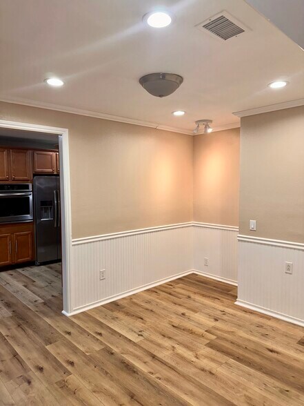Building Photo - 3082 Thurin Ave
