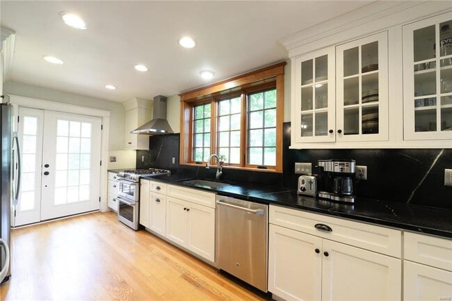 Building Photo - 418 Carswold Dr