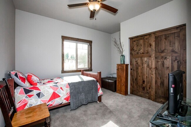 Building Photo - Glacier Ranch Home Available August 1