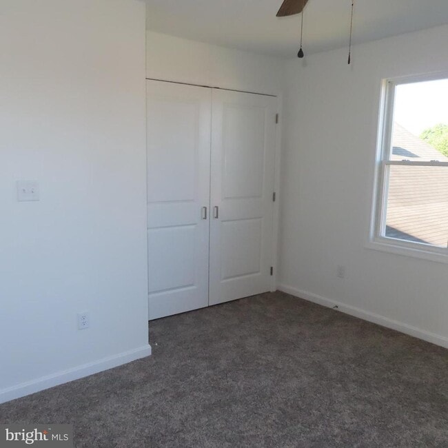 Building Photo - 228 Rowe Ave