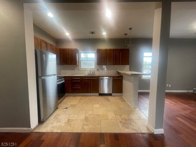 Building Photo - 929 Baldwin Ave