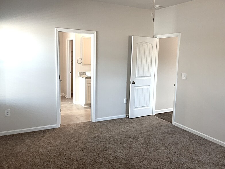 Building Photo - 3216 Emberly Dr