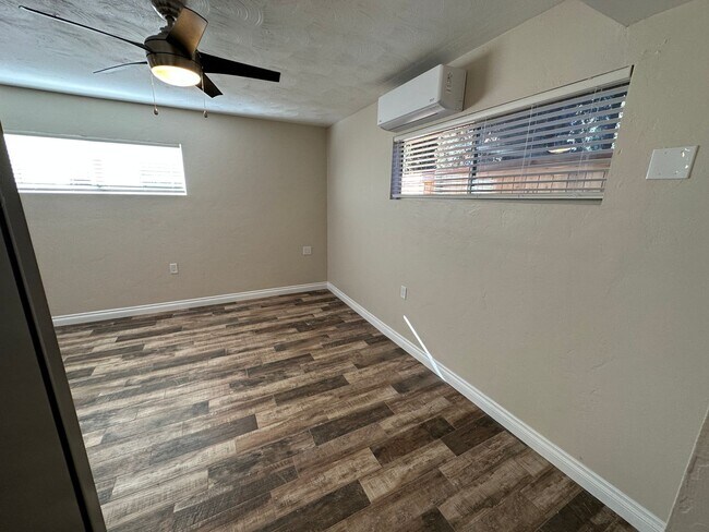 Building Photo - 678 N Shaffer St