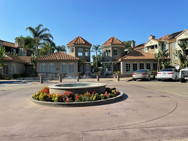 Building Photo - 640 Camino De La Reina