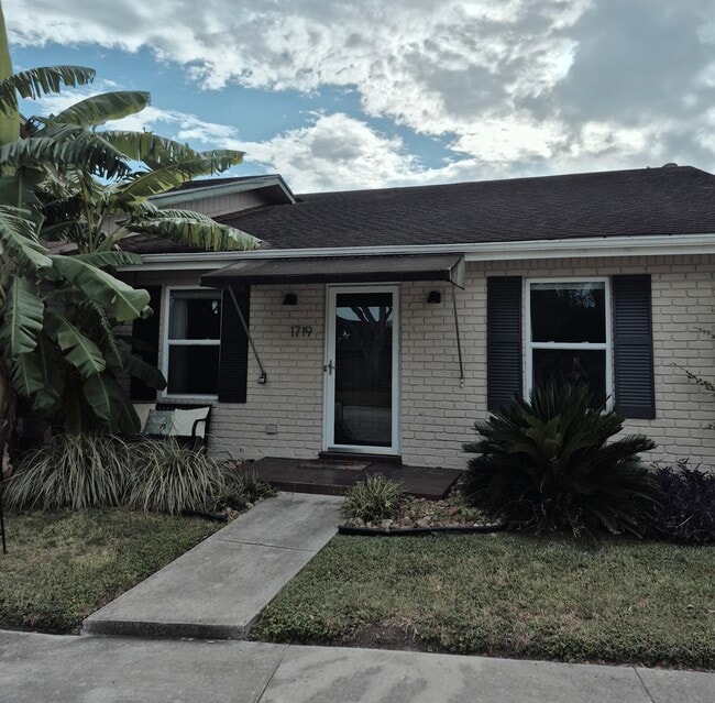 Primary Photo - 1719 Brazo Cir