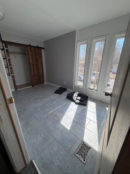 Building Photo - 31 Dix Ave